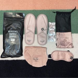 ✈️ Herschel Supply Travel Sleep Amenity Kit